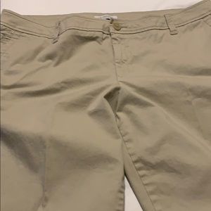 Khaki cotton pant.
